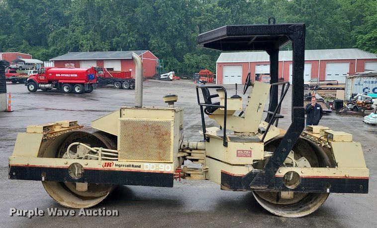 image for item DC6063 Ingersoll Rand DD90  double drum vibratory roller