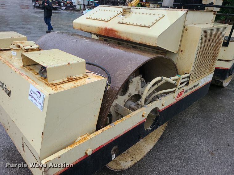 image for item DC6063 Ingersoll Rand DD90  double drum vibratory roller
