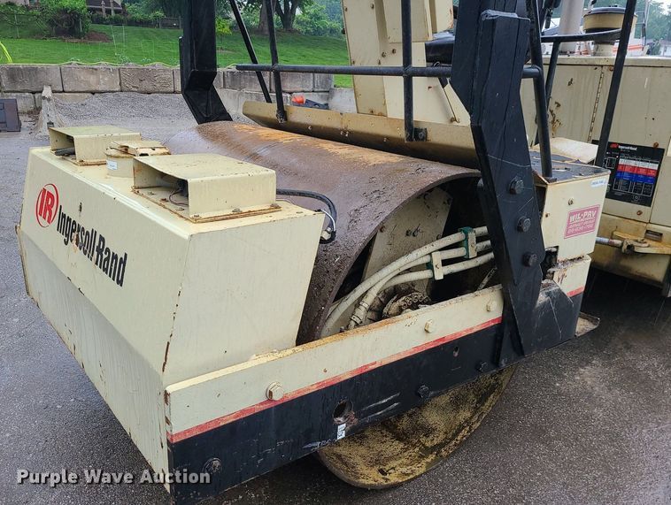 image for item DC6063 Ingersoll Rand DD90  double drum vibratory roller