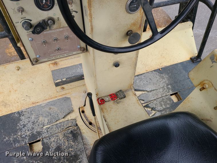 image for item DC6063 Ingersoll Rand DD90  double drum vibratory roller