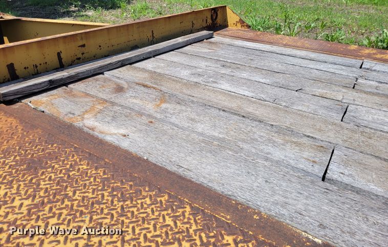 image for item DK1914 1984 Eager Beaver  equipment trailer