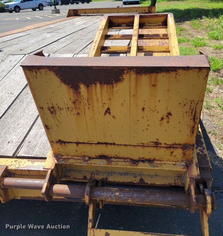 image for item DK1914 1984 Eager Beaver  equipment trailer