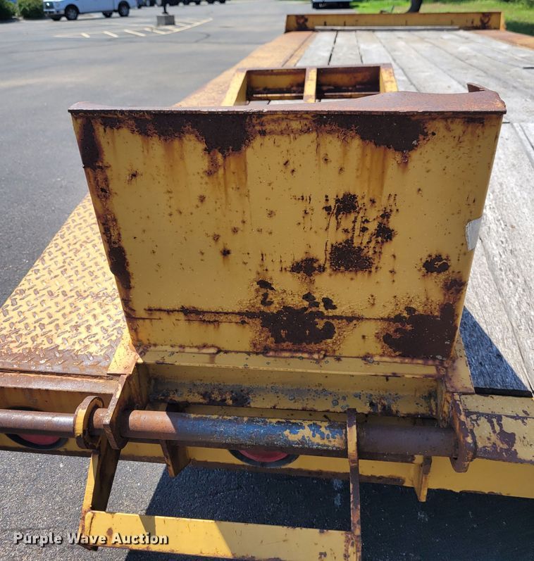 image for item DK1914 1984 Eager Beaver  equipment trailer