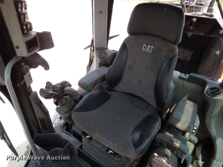 image for item DK5235 2019 Caterpillar 12M3  motor grader