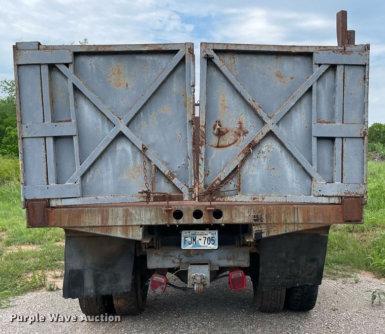 image for item DM0250 1991 International 4600  dump truck