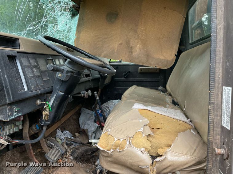 image for item DM0250 1991 International 4600  dump truck