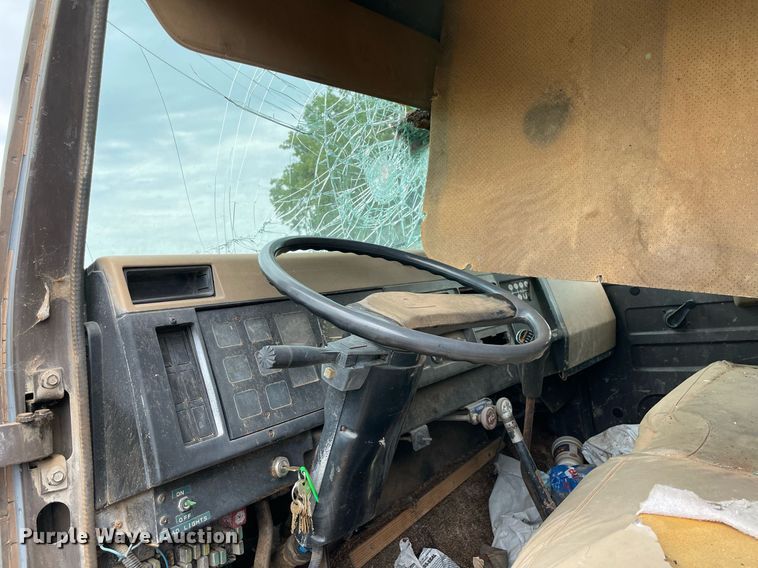 image for item DM0250 1991 International 4600  dump truck