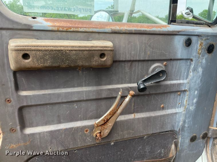 image for item DM0250 1991 International 4600  dump truck