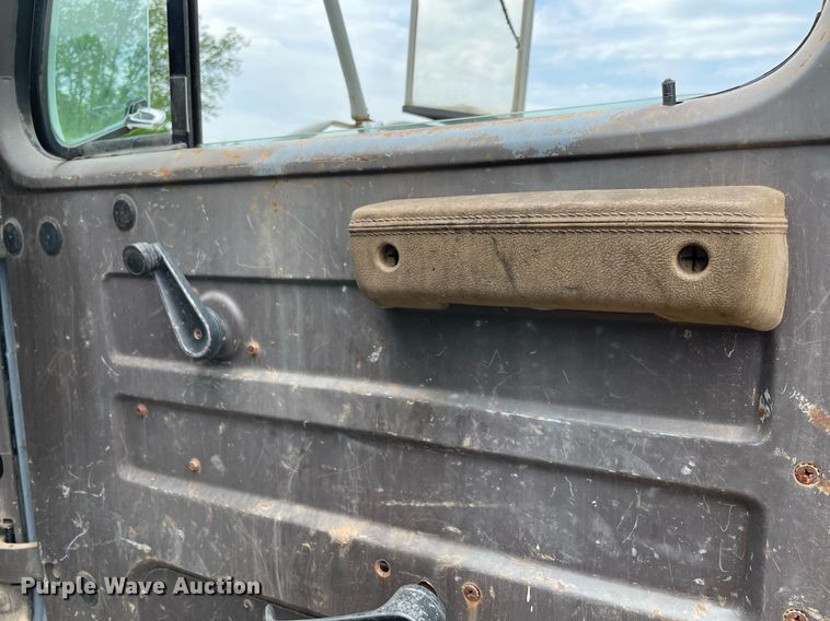 image for item DM0250 1991 International 4600  dump truck