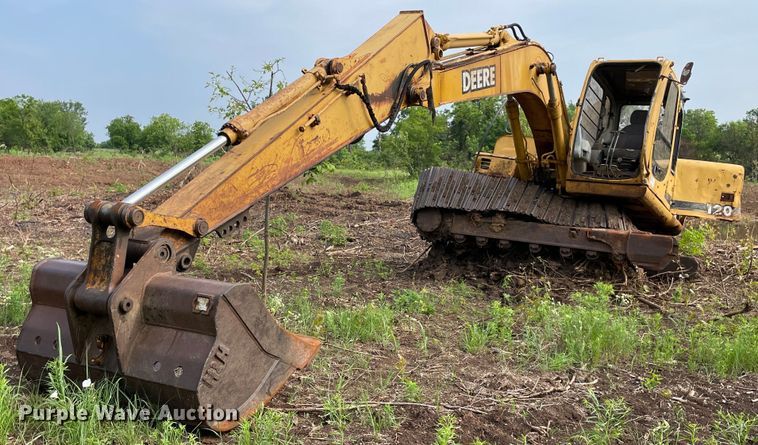 image for item DM0275 1999 John Deere 120  excavator