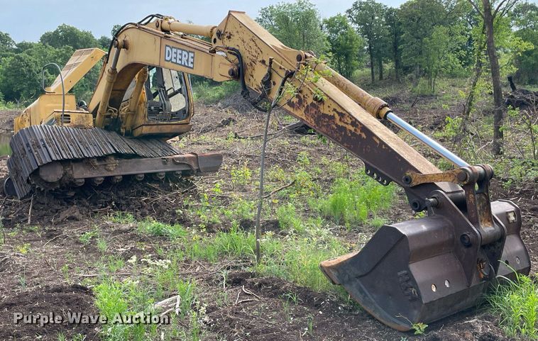 image for item DM0275 1999 John Deere 120  excavator