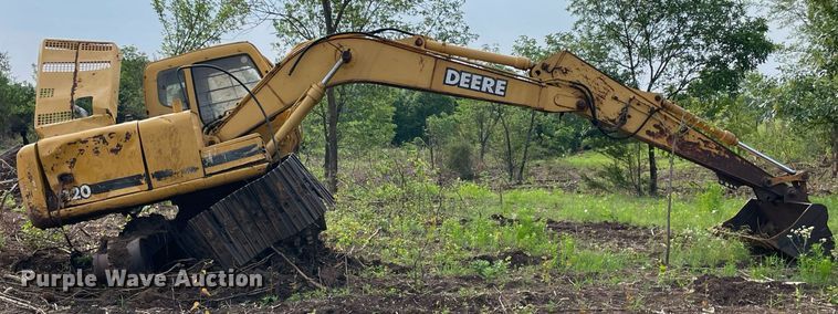image for item DM0275 1999 John Deere 120  excavator