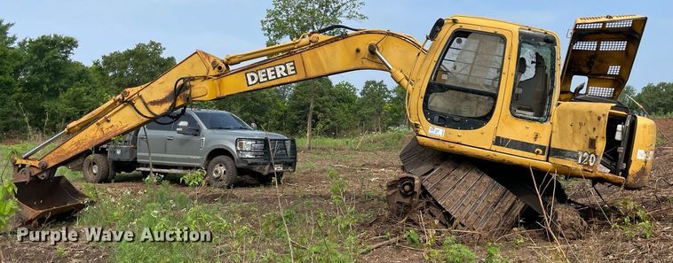 image for item DM0275 1999 John Deere 120  excavator