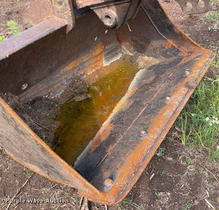 image for item DM0275 1999 John Deere 120  excavator