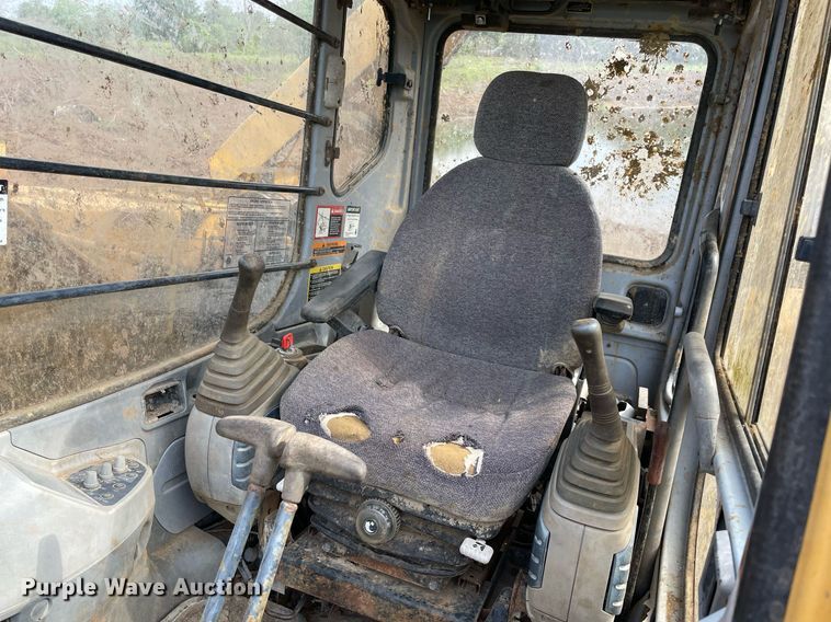 image for item DM0275 1999 John Deere 120  excavator