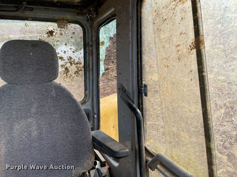 image for item DM0275 1999 John Deere 120  excavator