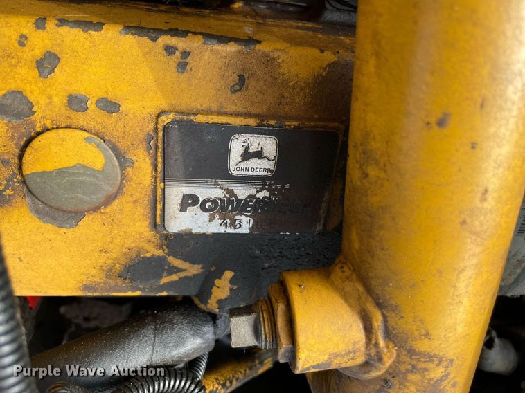 image for item DM0275 1999 John Deere 120  excavator