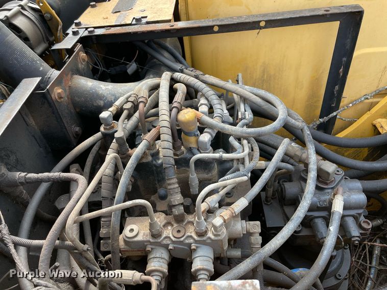 image for item DM0275 1999 John Deere 120  excavator