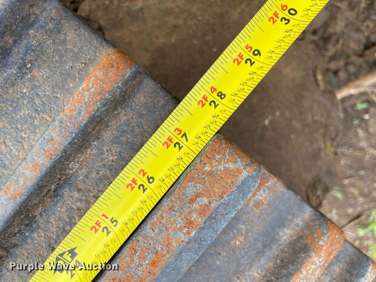 image for item DM0275 1999 John Deere 120  excavator