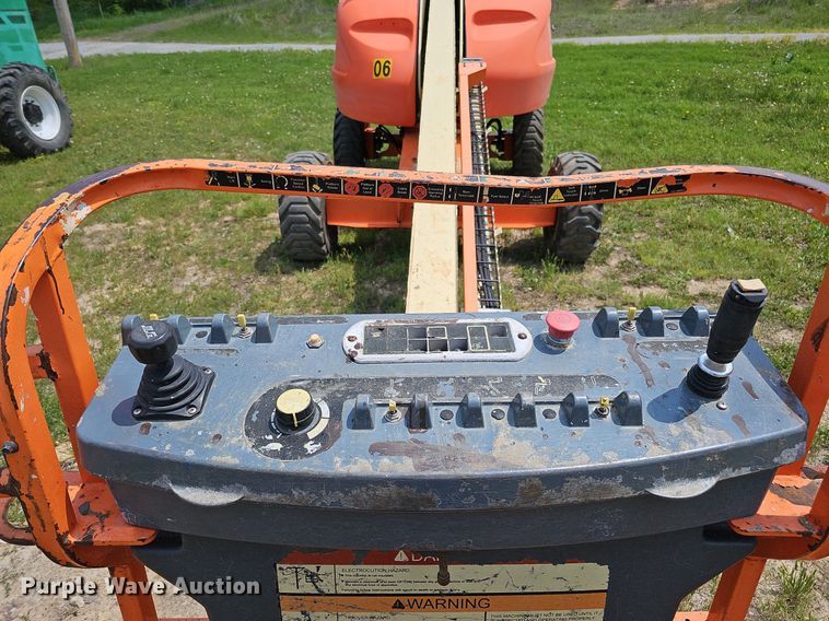 image for item DO2676 2007 JLG 400S  boom lift