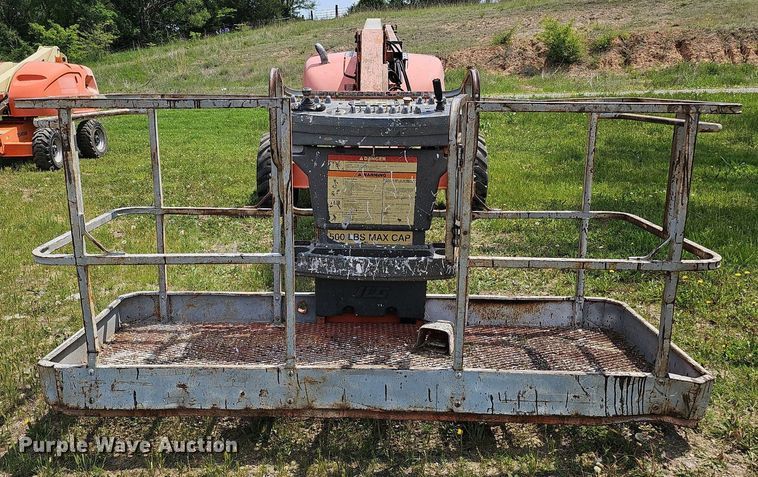 image for item DO2677 2000 JLG 600AJ  boom lift