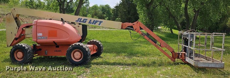 image for item DO2677 2000 JLG 600AJ  boom lift