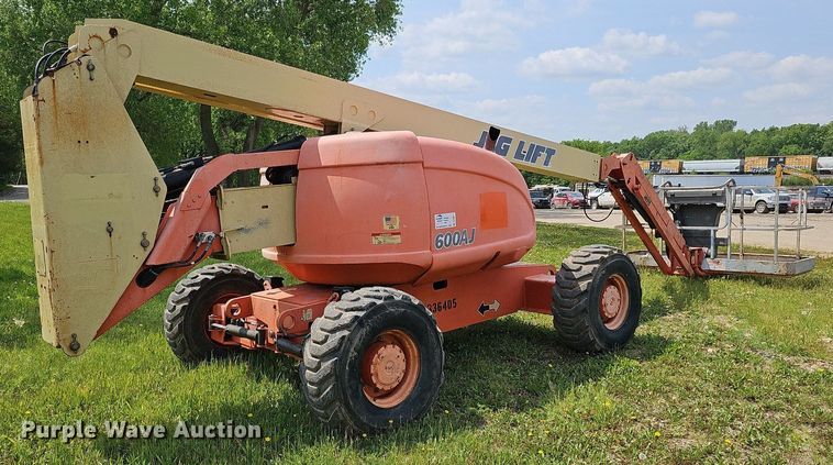 image for item DO2677 2000 JLG 600AJ  boom lift