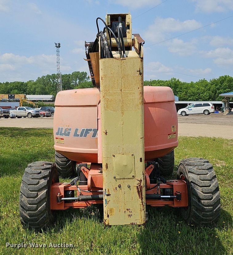 image for item DO2677 2000 JLG 600AJ  boom lift