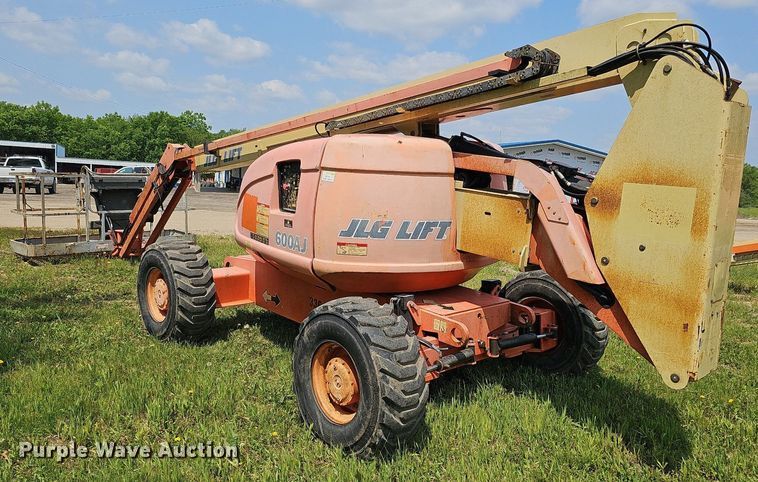 image for item DO2677 2000 JLG 600AJ  boom lift