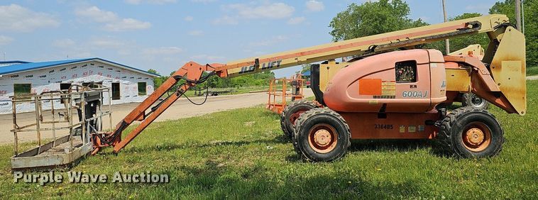 image for item DO2677 2000 JLG 600AJ  boom lift
