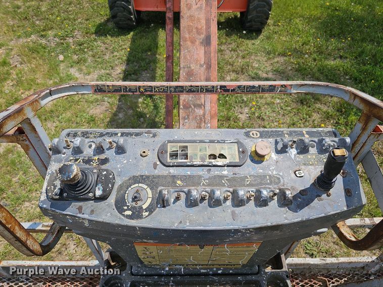 image for item DO2677 2000 JLG 600AJ  boom lift