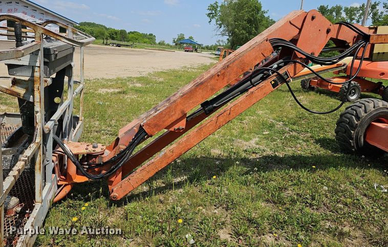 image for item DO2677 2000 JLG 600AJ  boom lift