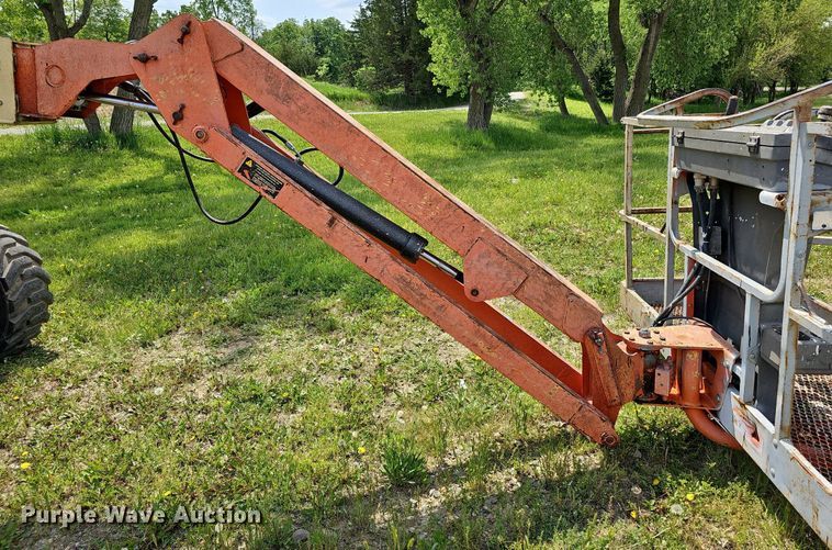 image for item DO2677 2000 JLG 600AJ  boom lift