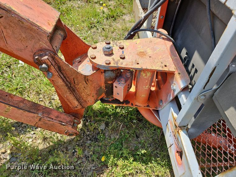 image for item DO2677 2000 JLG 600AJ  boom lift