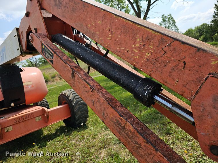 image for item DO2677 2000 JLG 600AJ  boom lift