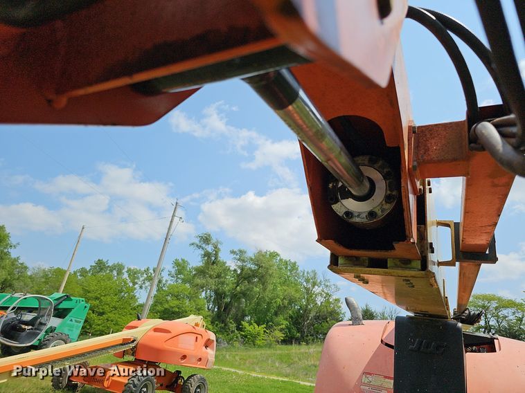 image for item DO2677 2000 JLG 600AJ  boom lift