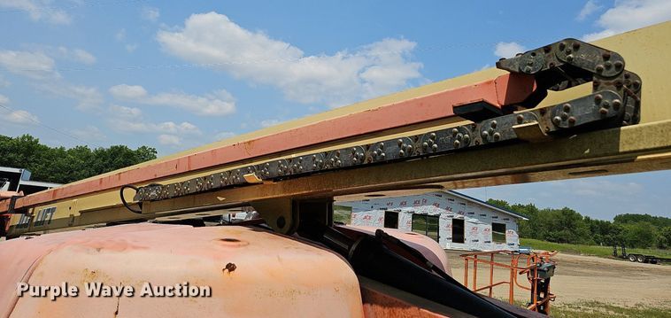 image for item DO2677 2000 JLG 600AJ  boom lift