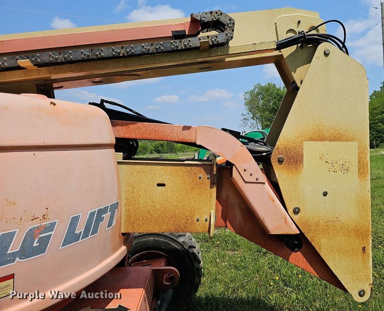 image for item DO2677 2000 JLG 600AJ  boom lift