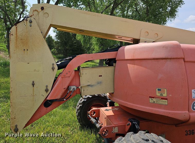 image for item DO2677 2000 JLG 600AJ  boom lift