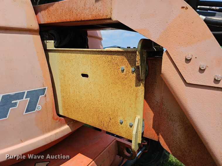 image for item DO2677 2000 JLG 600AJ  boom lift