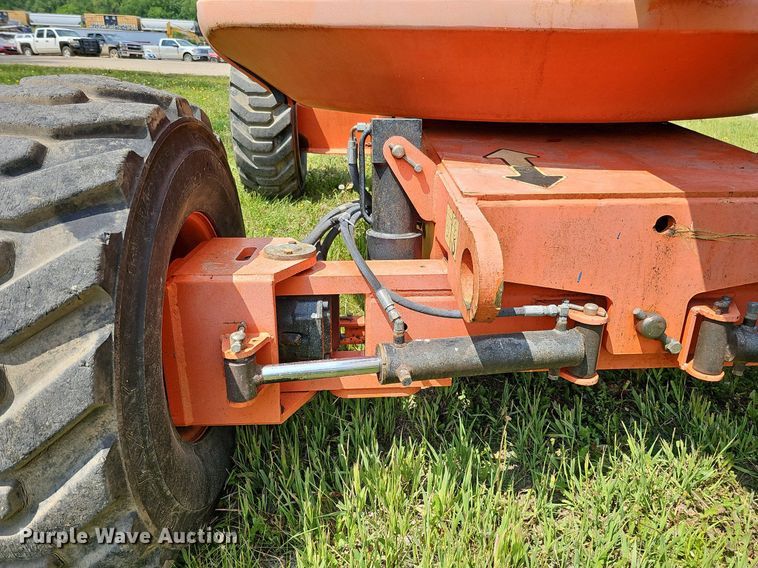image for item DO2677 2000 JLG 600AJ  boom lift