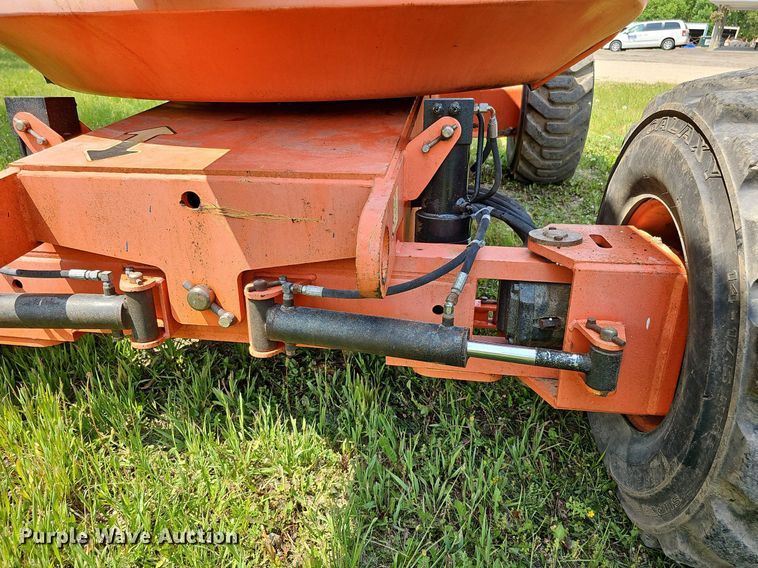 image for item DO2677 2000 JLG 600AJ  boom lift