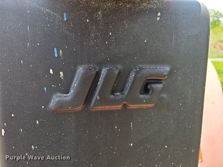 image for item DO2677 2000 JLG 600AJ  boom lift