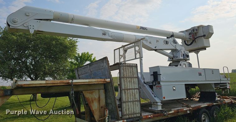 image for item DO2683 2012 Altec  bucket truck bed