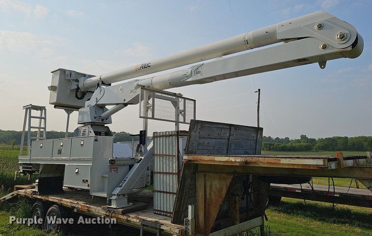 image for item DO2683 2012 Altec  bucket truck bed