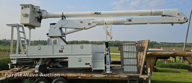 image for item DO2683 2012 Altec  bucket truck bed