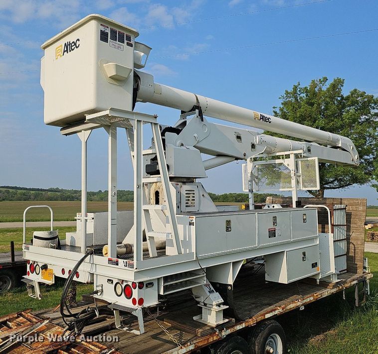 image for item DO2683 2012 Altec  bucket truck bed