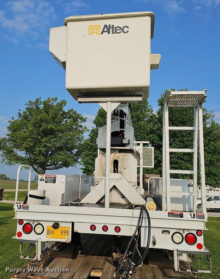image for item DO2683 2012 Altec  bucket truck bed