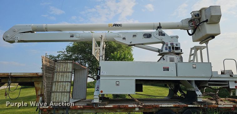 image for item DO2683 2012 Altec  bucket truck bed