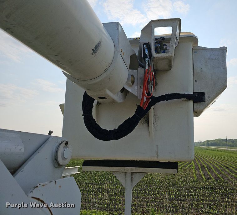 image for item DO2683 2012 Altec  bucket truck bed